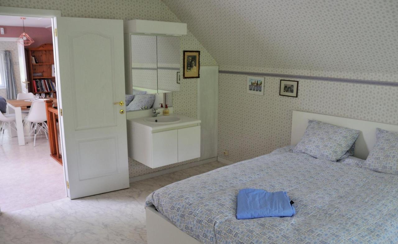 Suite Familiale Avec 2 Chambres Dans Une Villa - Quartier Vert Et Boise - 5 Kms De 那慕尔 外观 照片