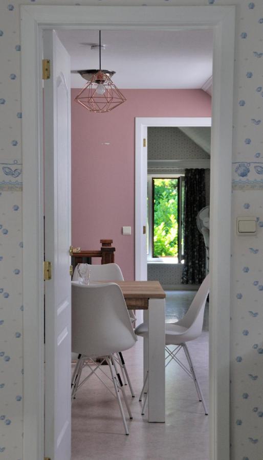 Suite Familiale Avec 2 Chambres Dans Une Villa - Quartier Vert Et Boise - 5 Kms De 那慕尔 外观 照片